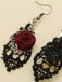 Boucles d’oreilles pendantes gothiques à roses - 3