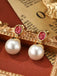 Boucles d'oreilles incrustées de pierres précieuses roses et perles blanches