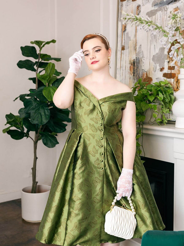 Robe trapèze verte à épaules dénudées et revers des années 1950