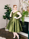 Robe trapèze verte à épaules dénudées et revers des années 1950
