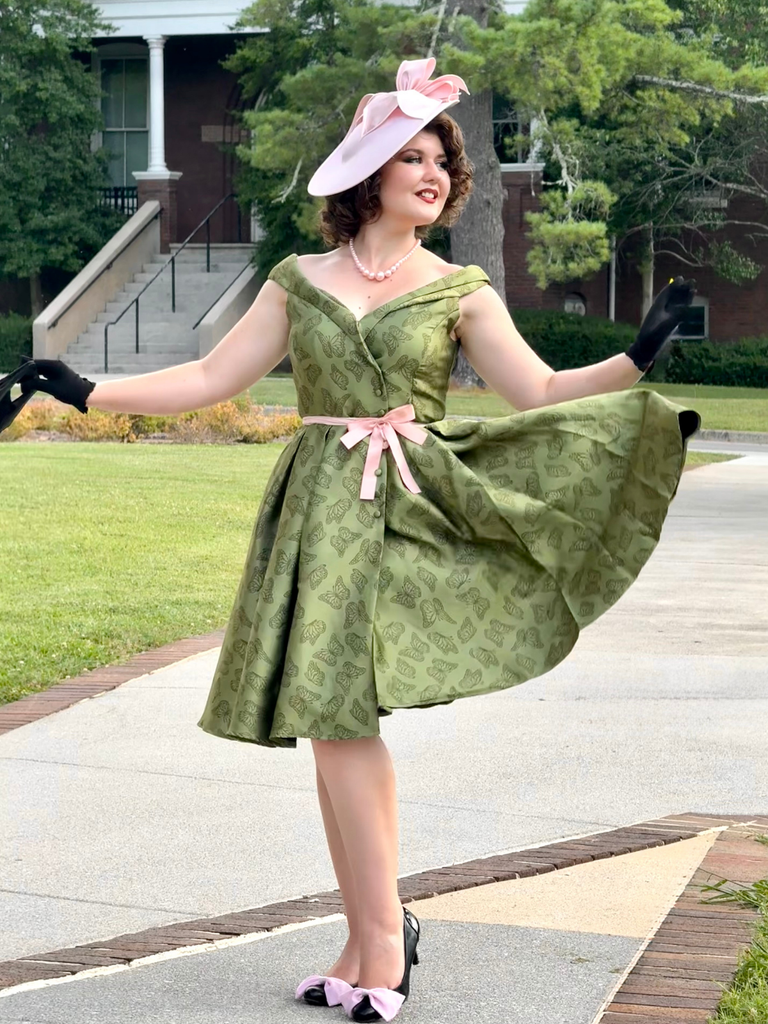 Robe trapèze verte à épaules dénudées et revers des années 1950