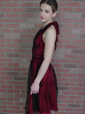 Robe trapèze rouge années 50 en maille à pois cocktail chic