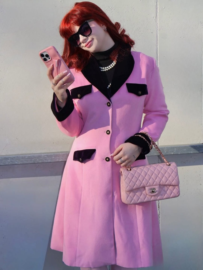 Manteau boutonné en patchwork de velours rose années 1950