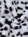 Cape blanche à capuche de méchante en fausse fourrure motif dalmatien années 1970