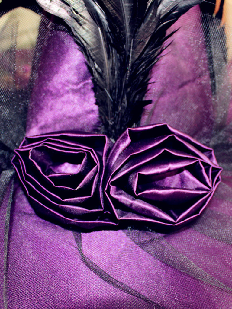 Chapeau de sorcière gothique pointu à plumes et voilette