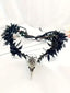 Couronne gothique noire à fleurs avec crâne d’oiseau
