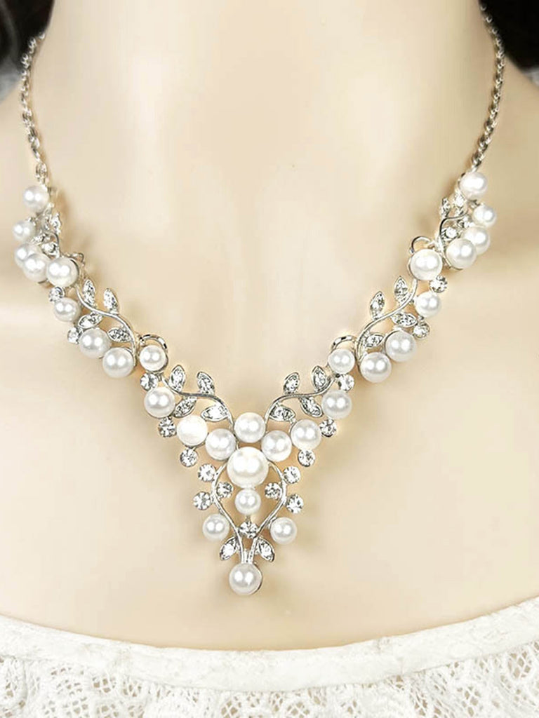 Ensemble collier et boucles d'oreilles feuilles de strass et perles blanches