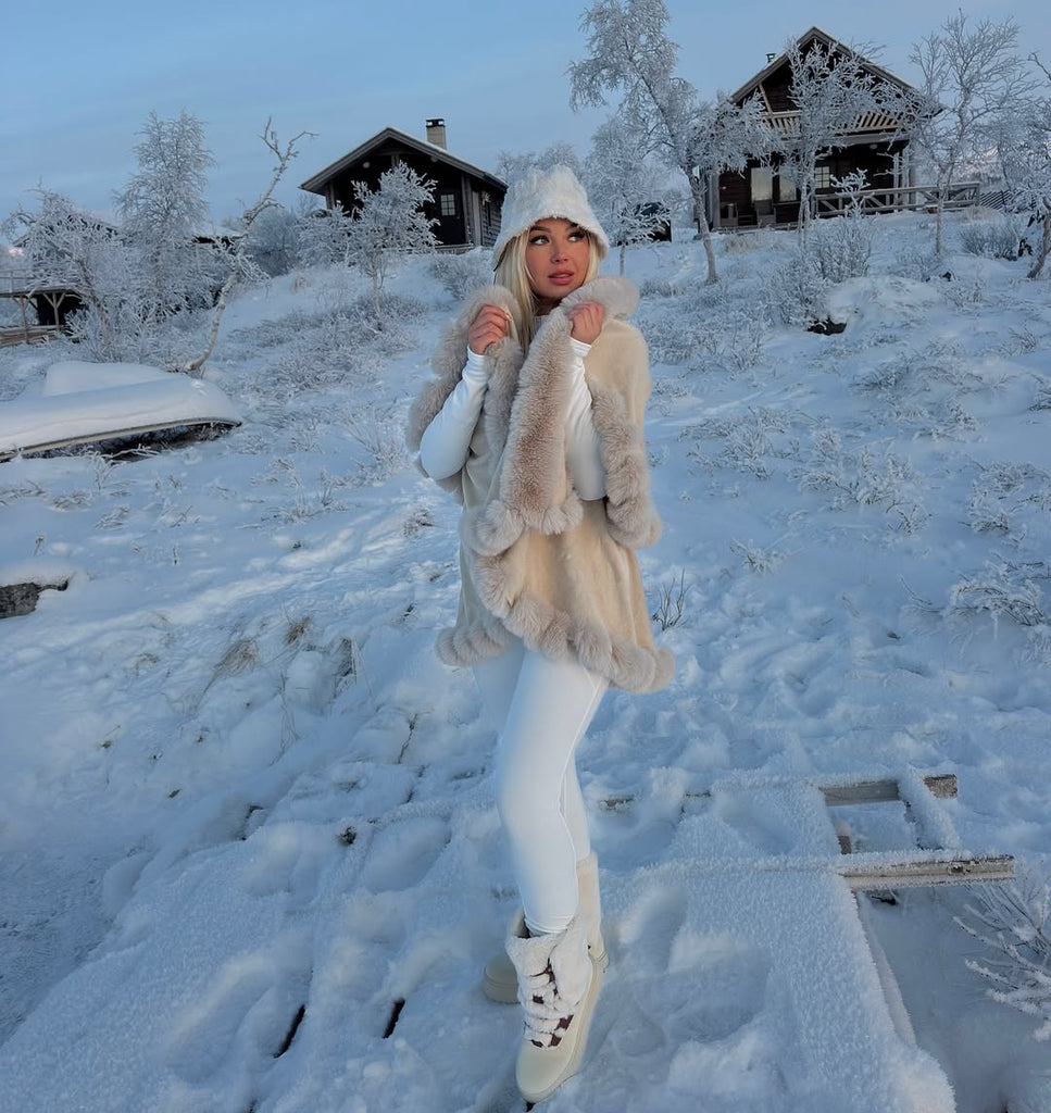 Cape châle double épaisseur avec col en fourrure des années 1950