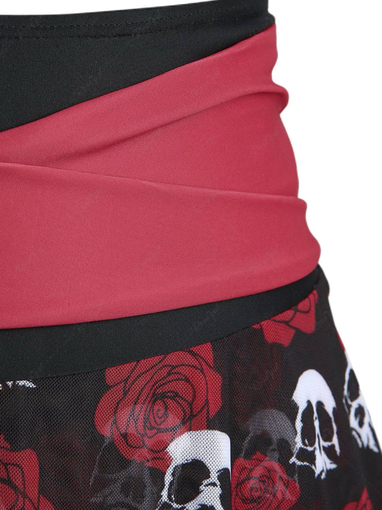 Maillot de bain jupe dos nu noir et rouge motif tête de mort et roses années 1980
