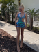 Cache-maillot plage bleu sequins décolleté V profond et dos nu années 1980