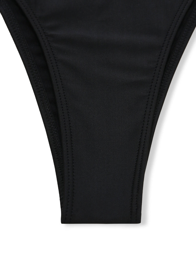 Ensemble Bikini Gothique Tête de Mort Rose Résille et Paréo Noir années 70 6