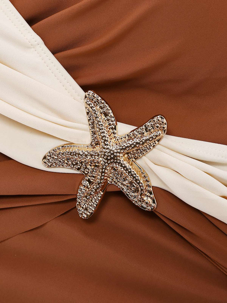 Maillot de bain une pièce gainant col V et motif étoile mer années 1950