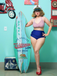 Ensemble de maillot de bain dos nu rayé rouge et bleu années 1940
