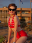Maillot de bain séparé rouge à pois des années 1950