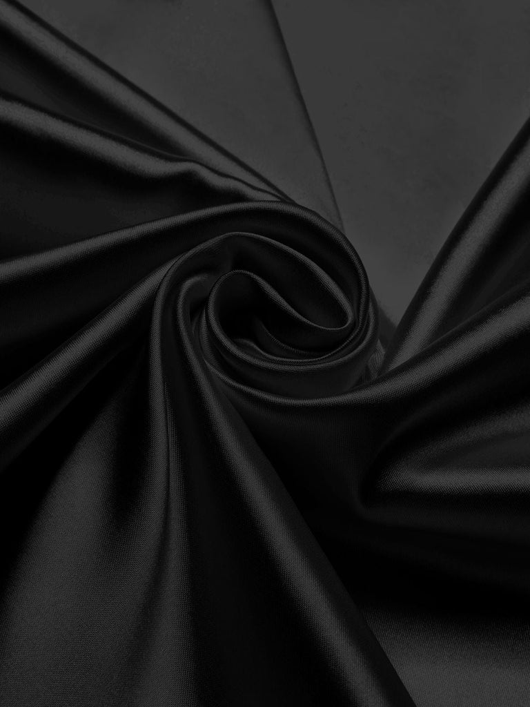 Chemise de nuit en dentelle et satin col v des années 1930
