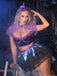 Ensemble de lingerie violet foncé avec cape en dentelle de sorcière et jupe années 1980