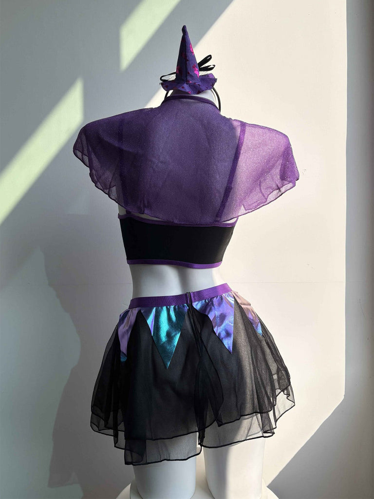 Ensemble de lingerie violet foncé avec cape en dentelle de sorcière et jupe années 1980
