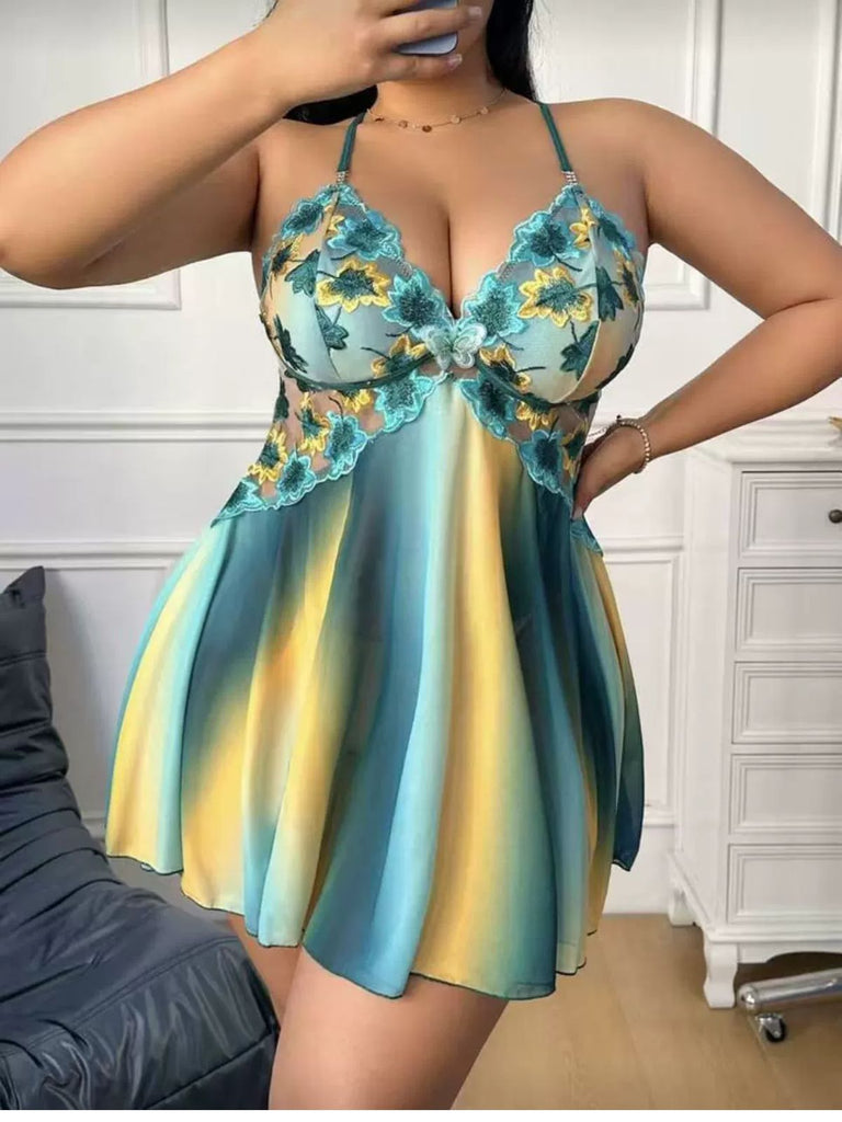 [Grande Taille] Nuisette ombrée à fleurs brodées et dos nu années 1950