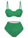 Ensemble bikini vert sur fond blanc