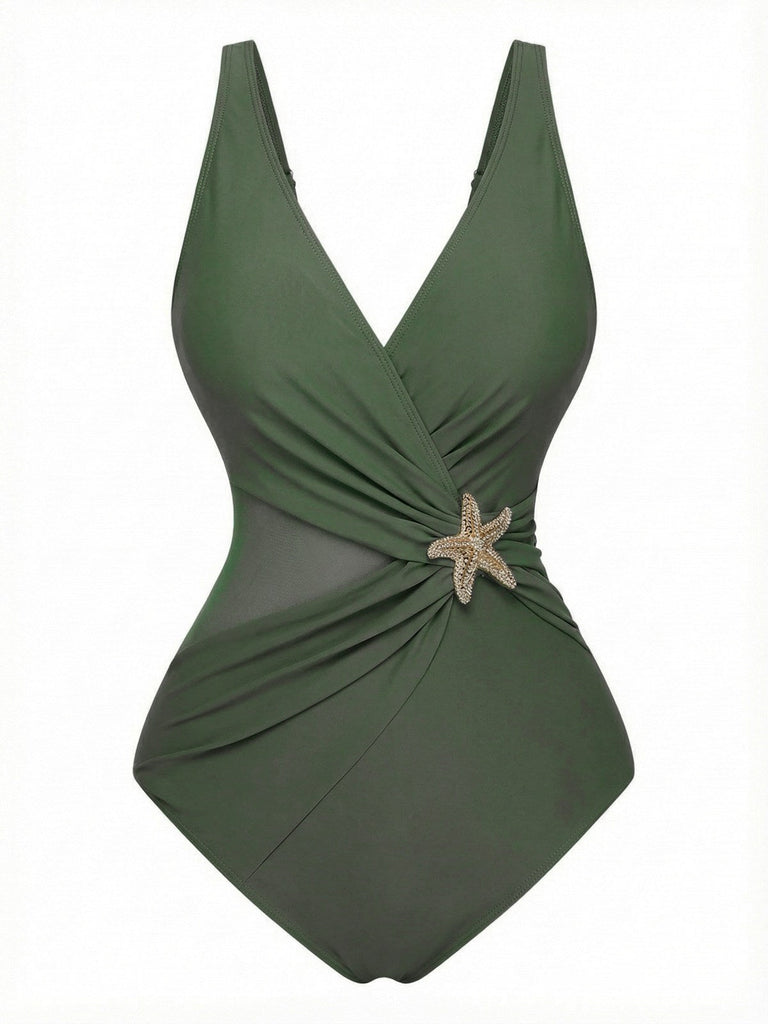 Maillot de bain vert avec motif d'étoile de mer sur fond blanc