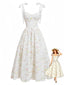 Robe blanche smockée et bretelles nouer aux épaules motif floral années 1940
