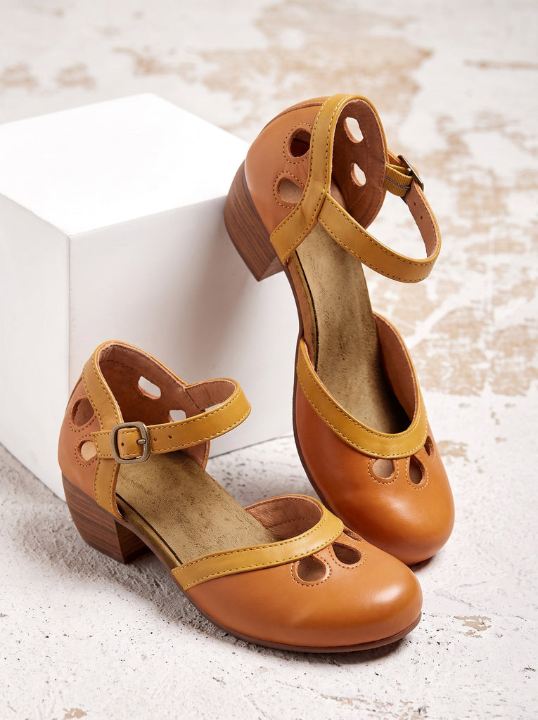 Chaussures rétro ajourées à brides croisées et petit talon - 1