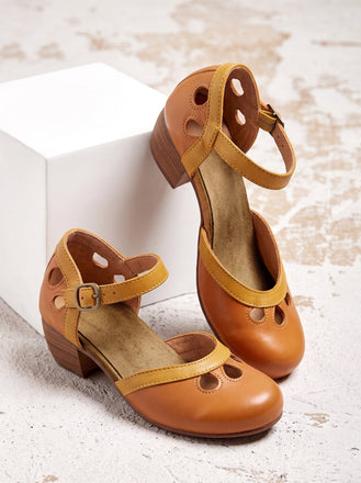 Chaussures rétro ajourées à brides croisées et petit talon - 1