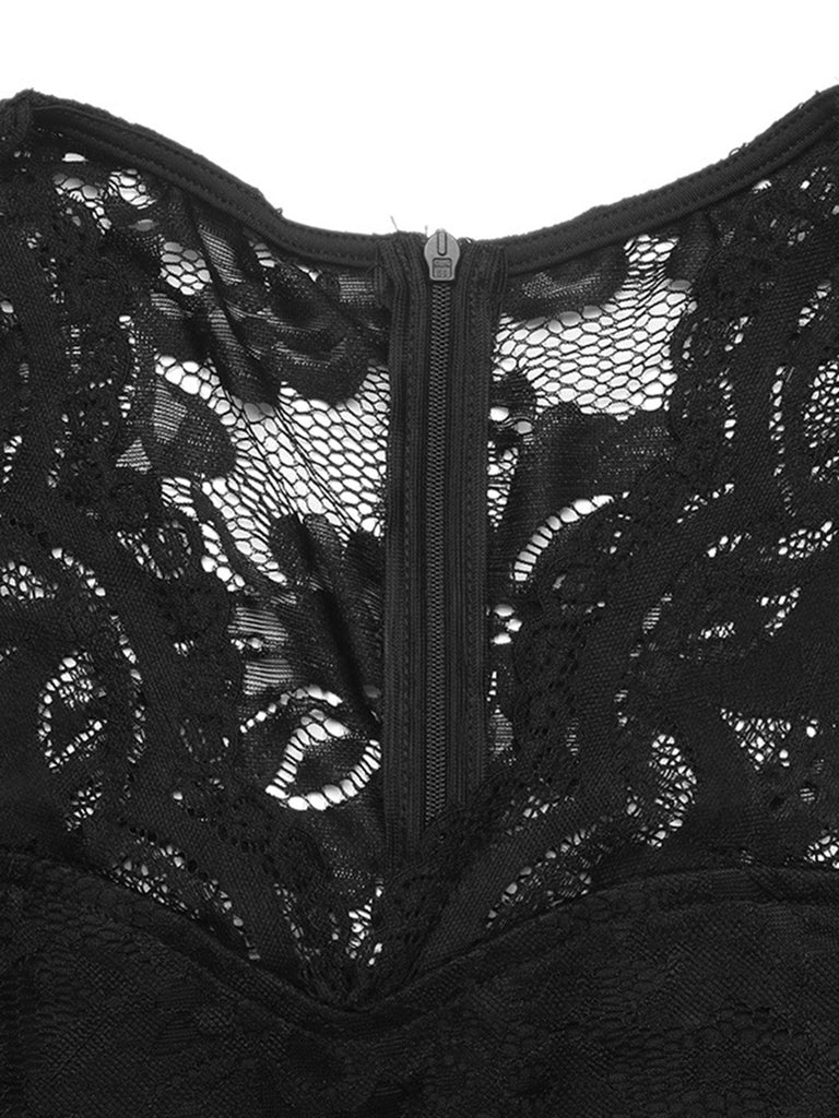 Combinaison noire en dentelle à col V, manches longues et jambes larges Années 1950 - 5