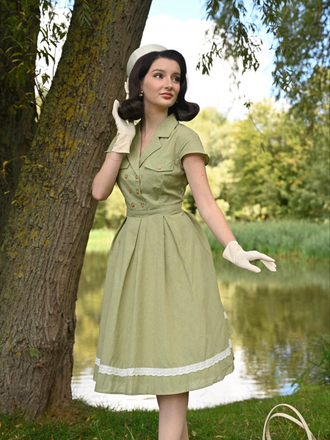 Robe en coton à carreaux vichy et dentelle verte des années 1950