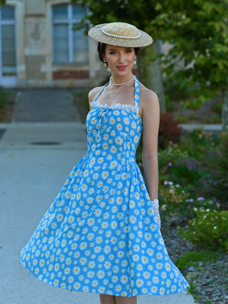 [Prévente] Robe dos nu marguerites bleue avec bordure en dentelle des années 1950
