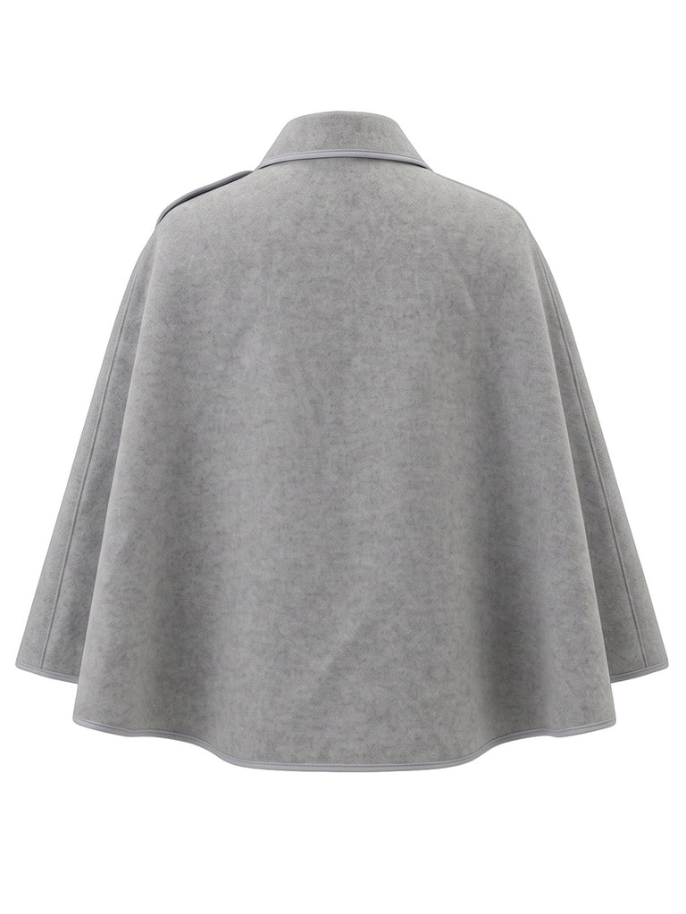 Manteau cape asymétrique à boutons sur l’épaule Années 1970 - 2