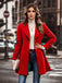 Manteau rouge uni à col à revers, manches longues et boutons années 1940 - 1