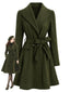 Manteau vert foncé ceinturé à revers crantés et ourlet évasé années 1950