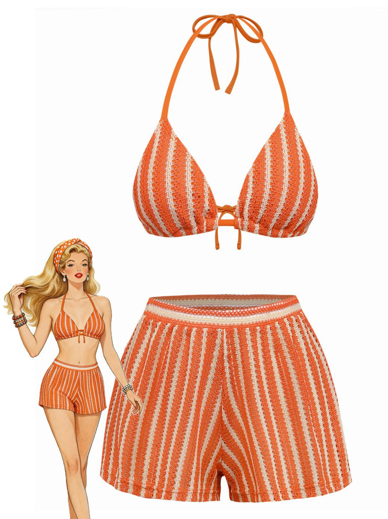 Ensemble bikini à rayures orange et blanches avec short assorti sur fond blanc