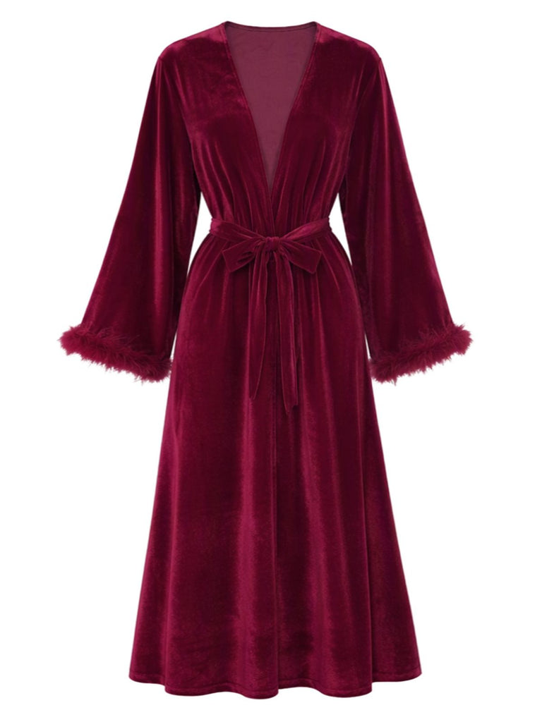Peignoir rouge en velours à ceinture et bordure en fausse fourrure Années 1950 - 2