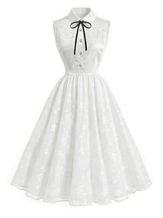 [Prévente] Robe Blanche Sans Manches en Satin à Revers et Fleurs Brodées Années 1950 - 2