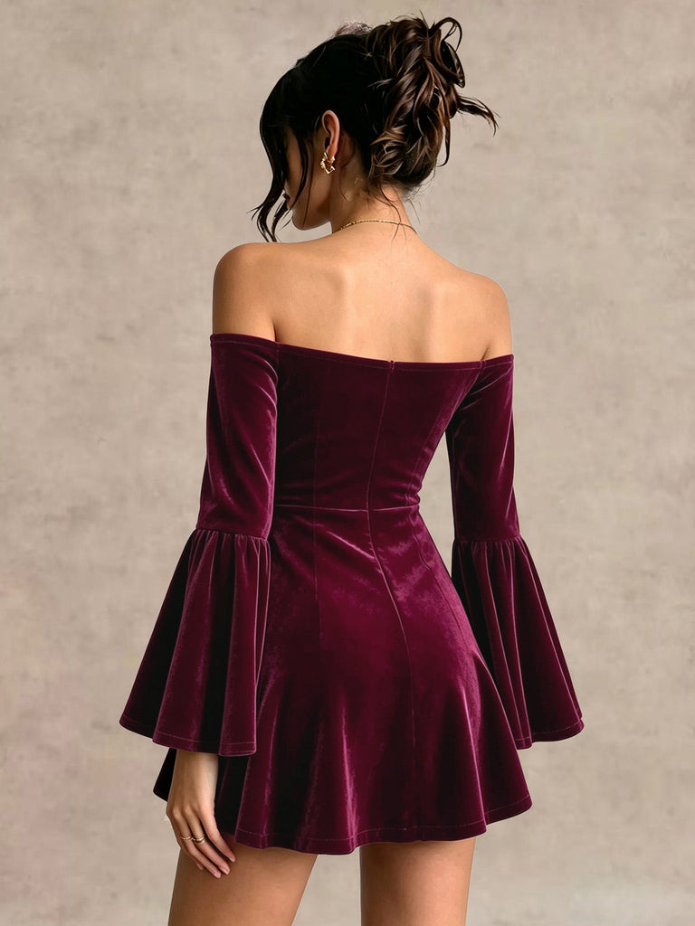 Robe courte en velours à épaules dénudées et manches évasées Années 1960 - 5