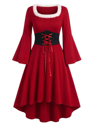 Robe de Noël rouge à col carré duveteux, manches évasées et ourlet asymétrique années 1950 - 2