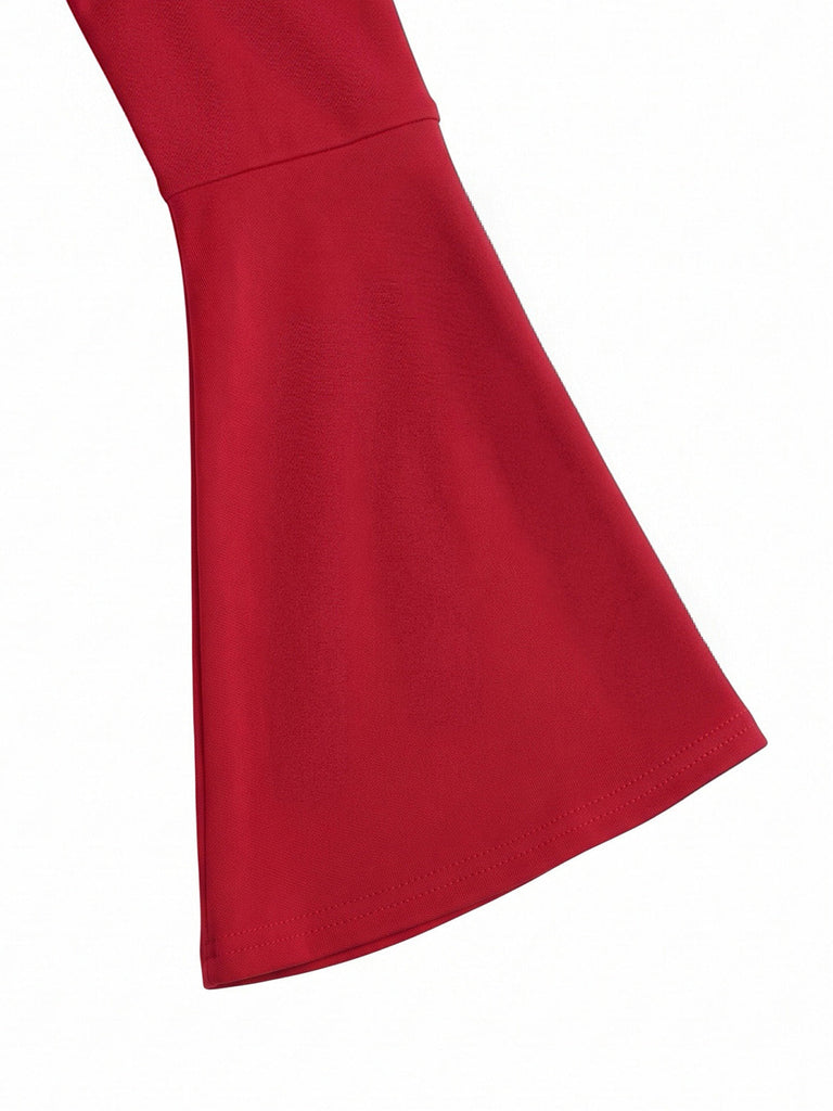 Robe de Noël rouge à col carré duveteux, manches évasées et ourlet asymétrique années 1950 - 4