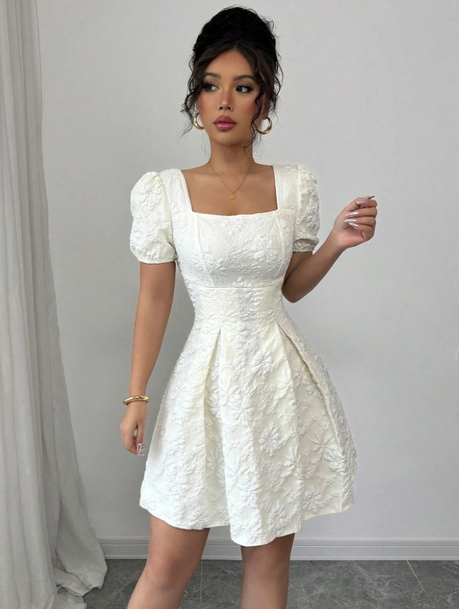 Robe en jacquard floral à col carré et manches bouffantes années 1960 - 10