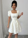 Robe en jacquard floral à col carré et manches bouffantes années 1960 - 10