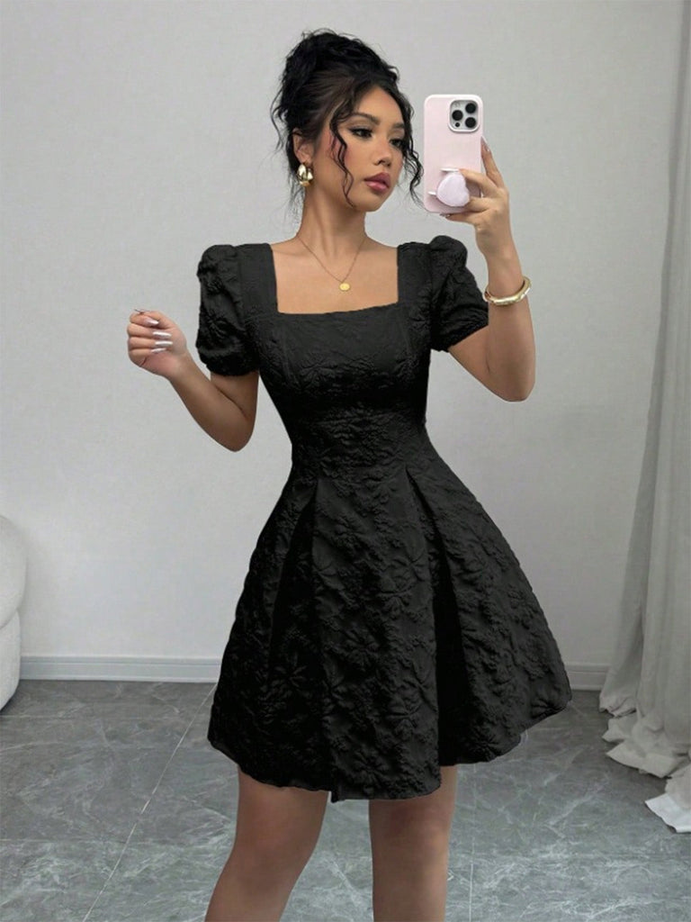Robe en jacquard floral à col carré et manches bouffantes années 1960 - 8