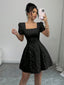 Robe encolure carrée jacquard fleuri et manches bouffantes années 1960