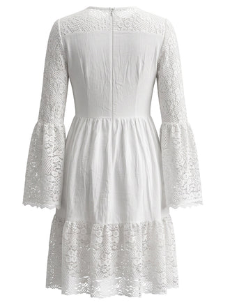 Robe midi blanche à laçage vintage et manches évasées années 1980 - 2
