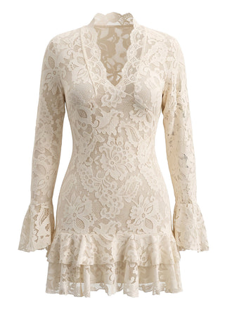 Robe moulante en dentelle à col V, manches longues et ourlet volanté années 1970 - 1