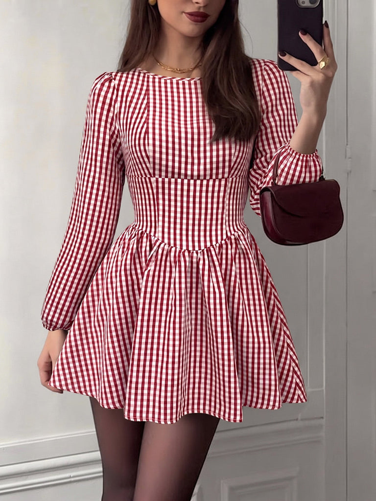Robe rouge à carreaux vichy, taille empire et dos nu à nœud années 1960 - 6