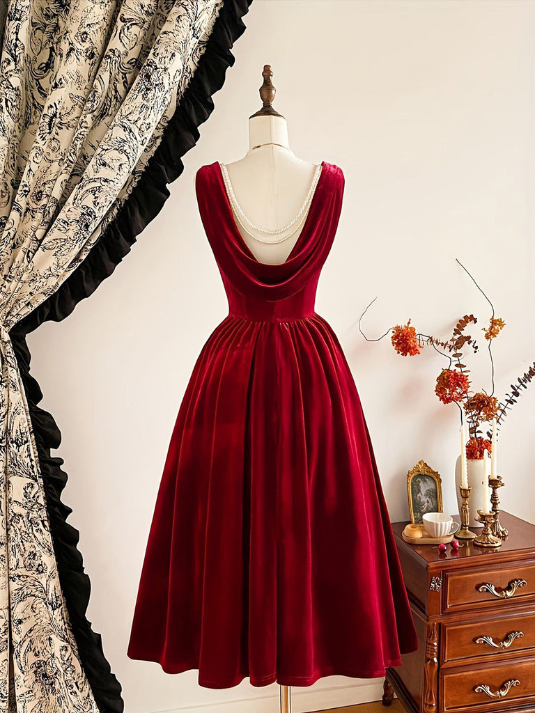 Robe rouge sans manches en velours à dos drapé années 1950 - 4