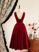 Robe rouge sans manches en velours à dos drapé années 1950 - 4