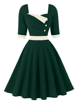 Robe verte à empiècements contrastants, col carré et manches mi-longues Années 1950 - 2