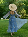 Robe à manches longues en maille brodée de fleurs bleues 1930s